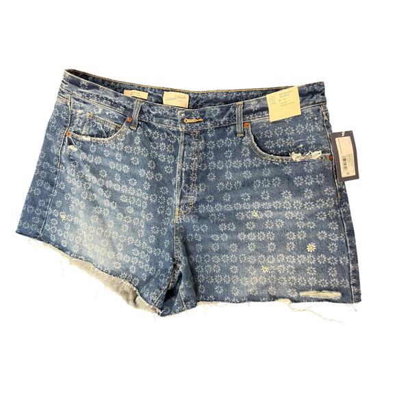 NWT Universal Threads daisy print jean shorts size 18 - Picture 1 of 6